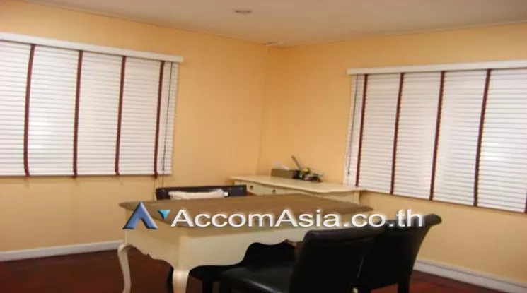 5  Office Space For Rent in Silom ,Bangkok BTS Chong Nonsi AA12679
